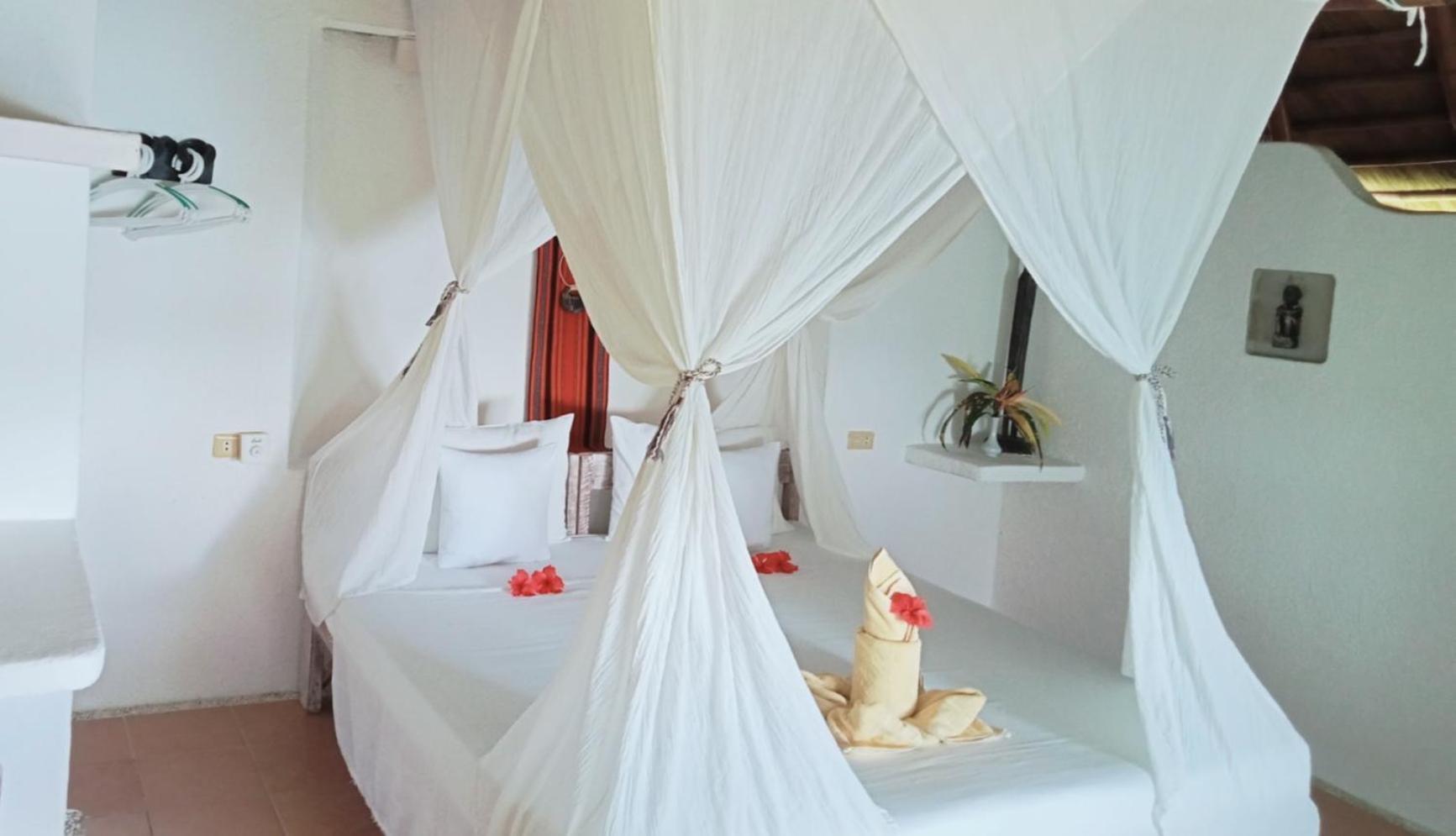Al Faro Cosmio Hotel Palawan Бусуанга Екстериор снимка
